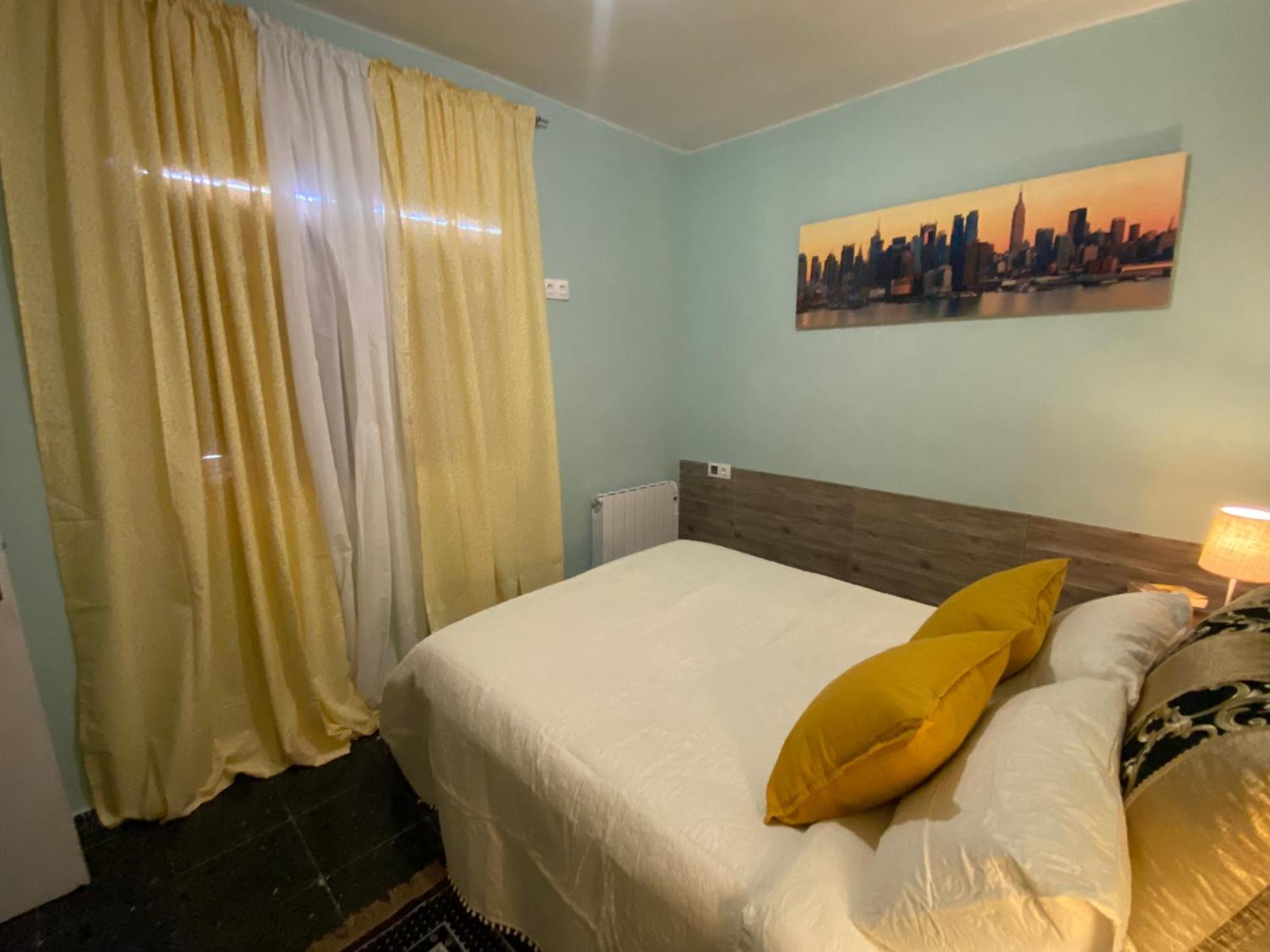 La Casa De Las Hadas Hotell La Reguda Eksteriør bilde